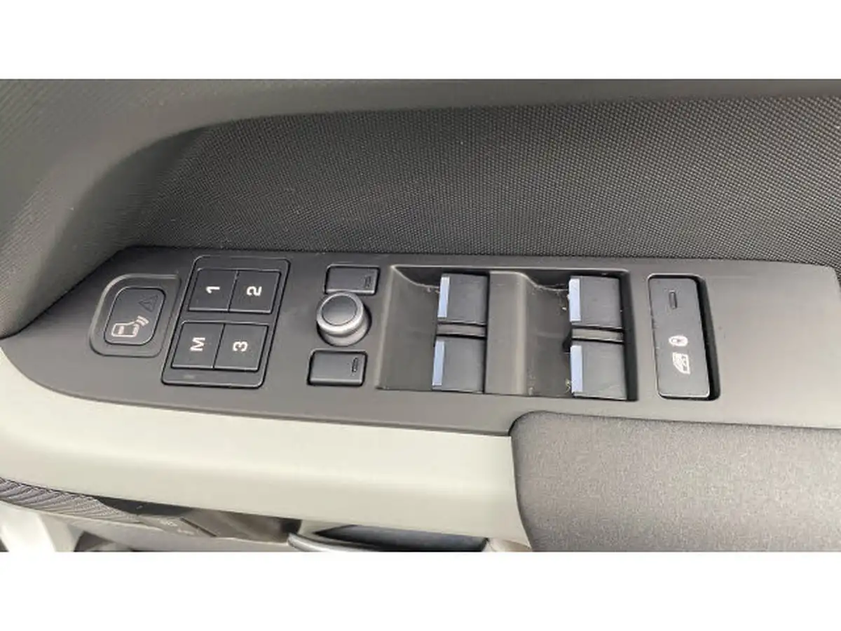 2020-land-rover-110-defender-20-d240-se-110-big-25