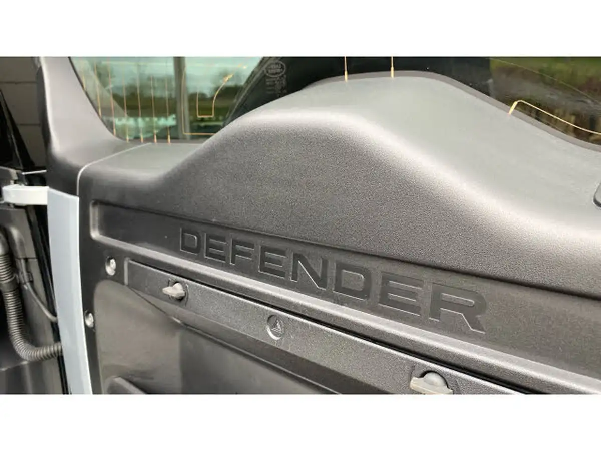 2020-land-rover-110-defender-20-d240-se-110-big-49