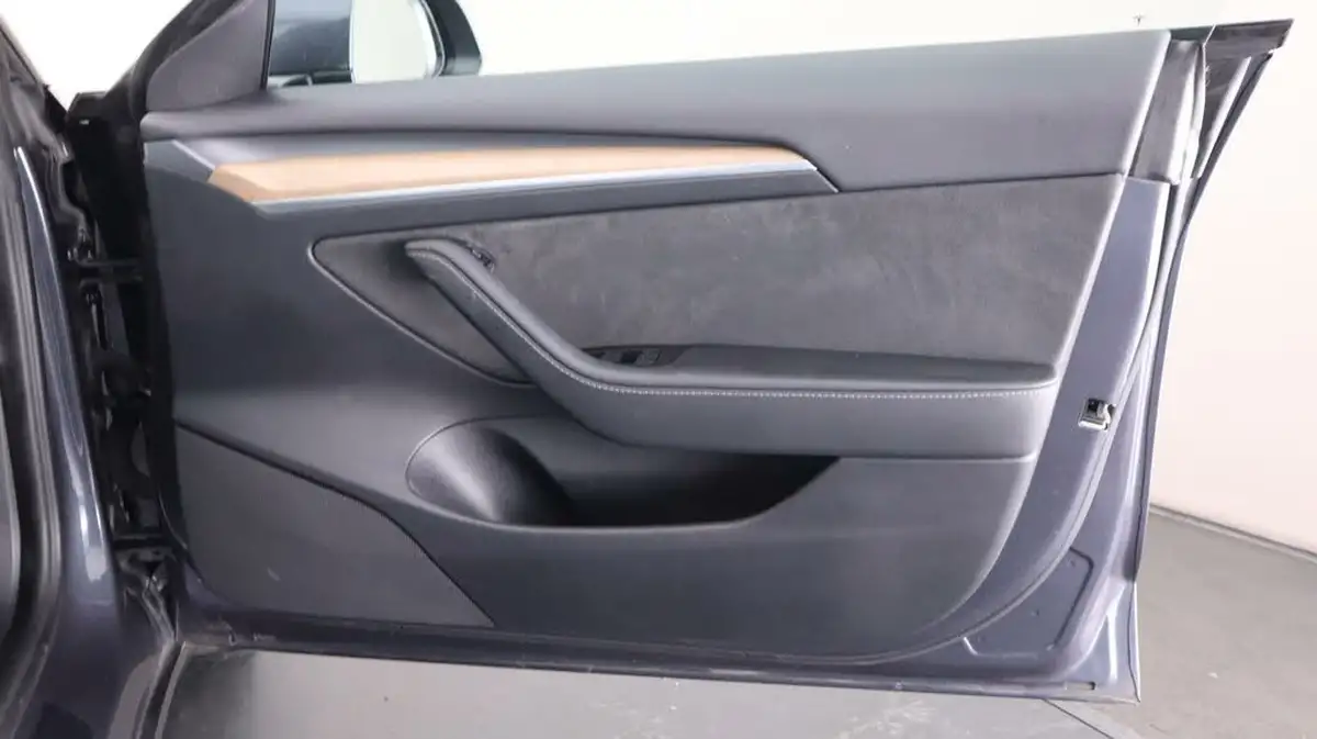 2022-tesla-model-3-e-performance-big-15