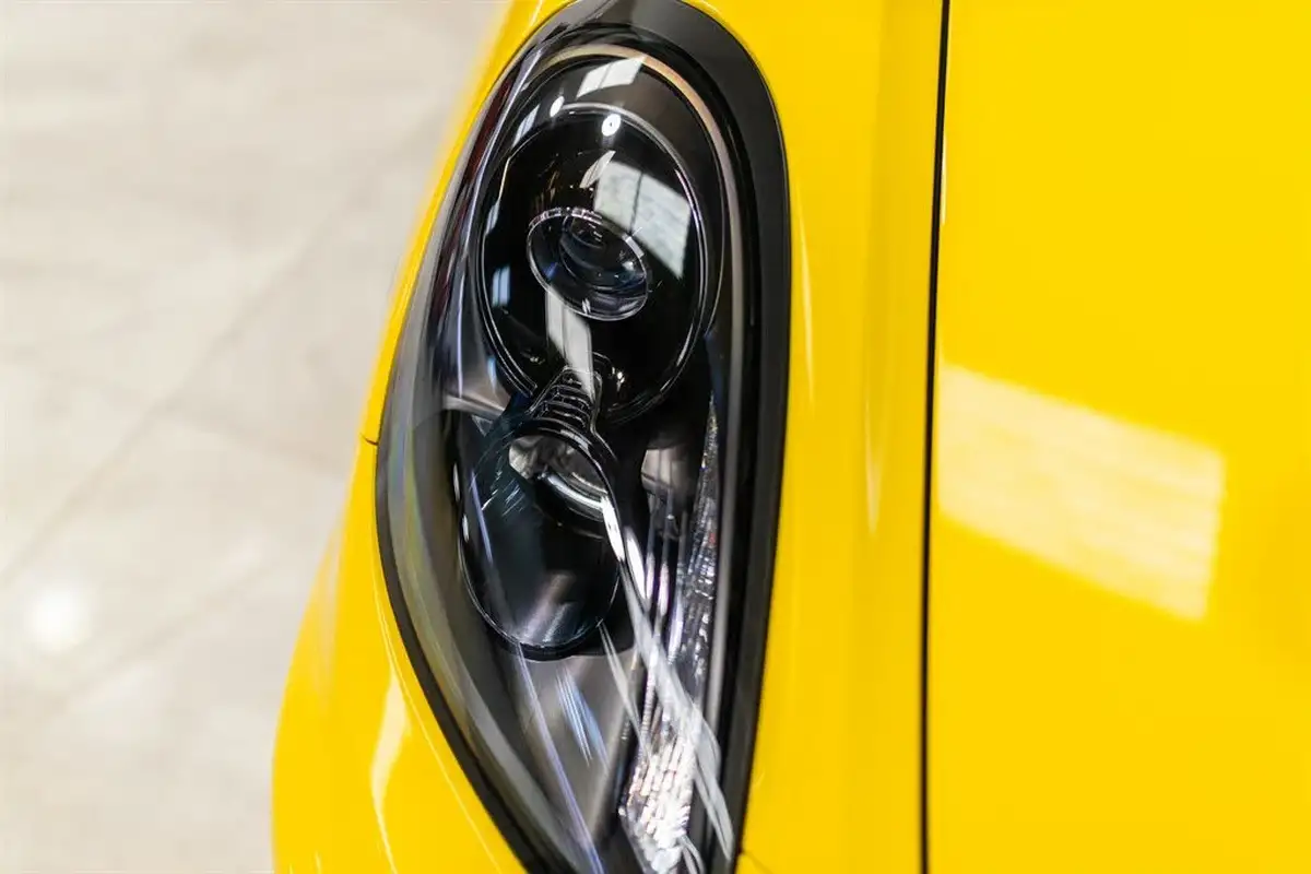 2015-porsche-cayman-38-gt4-big-16