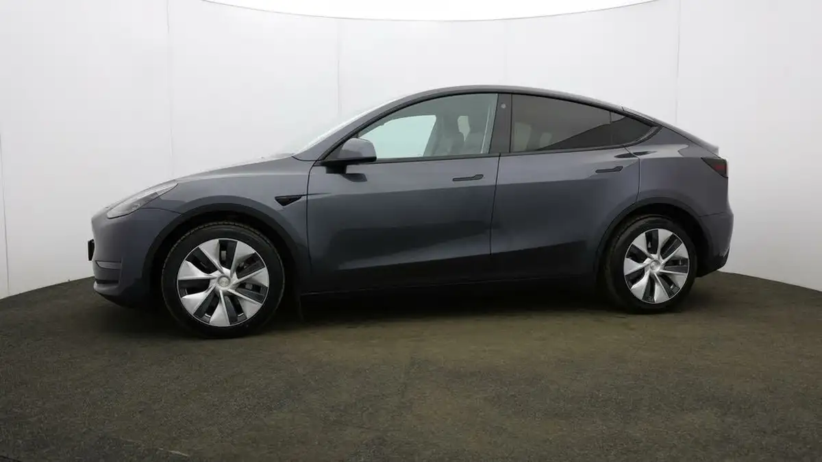 2022-tesla-model-y-e-long-range-big-26