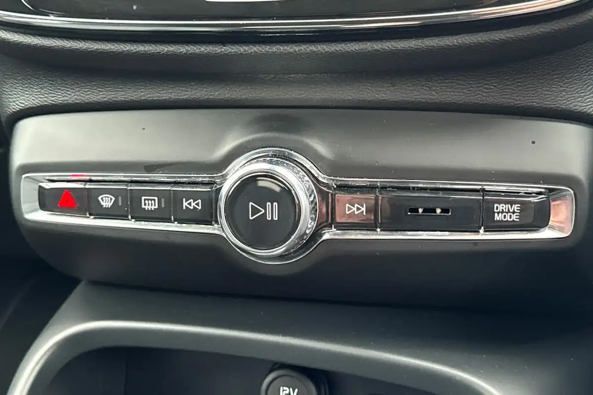 2020-volvo-xc40-20-b4-inscription-big-13
