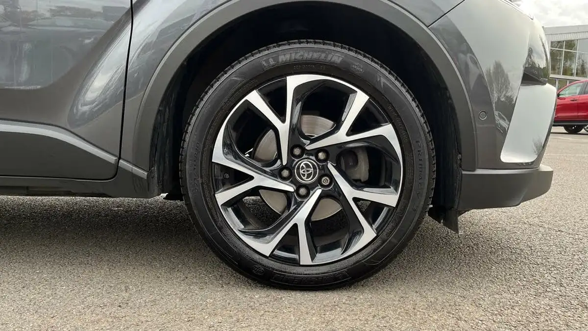 2019-toyota-c-hr-12-design-big-17