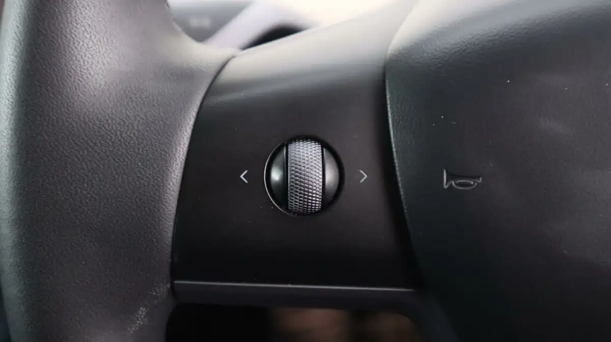2022-tesla-model-y-e-rwd-big-21