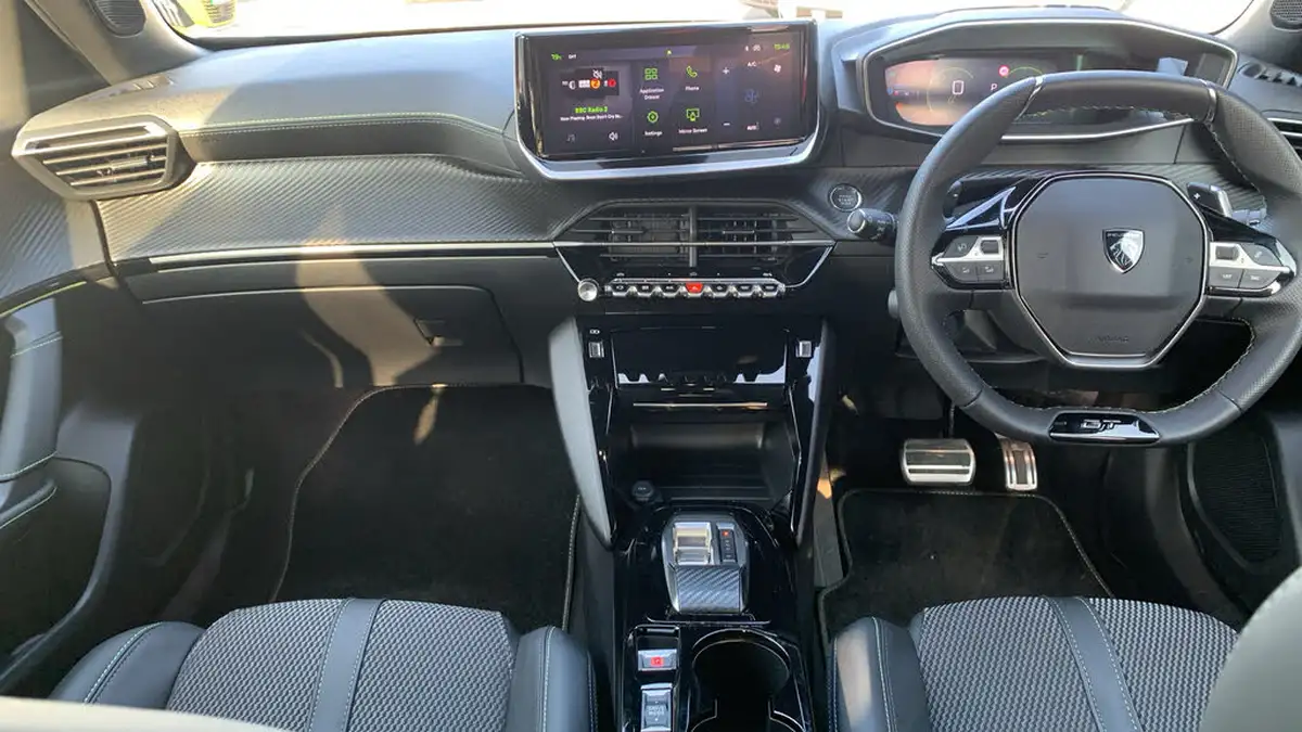 2024-peugeot-2008-suv-12-puretech-gt-130ps-eat8-big-3