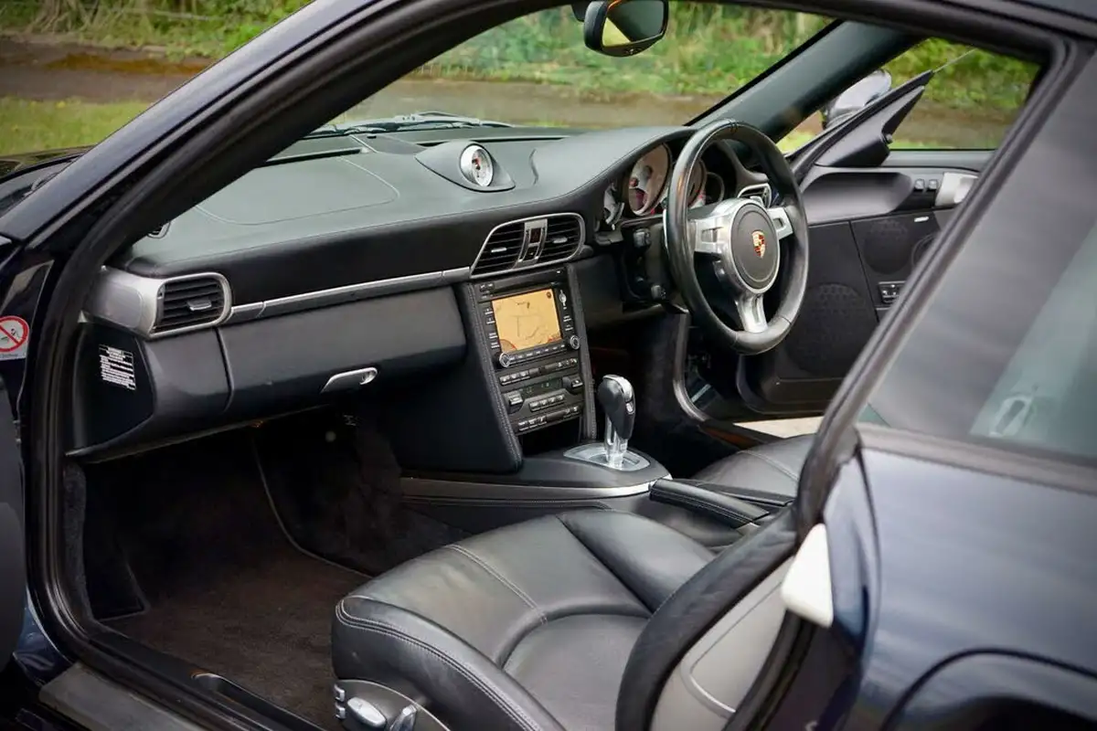2010-porsche-911-38-turbo-coupe-pdk-big-20