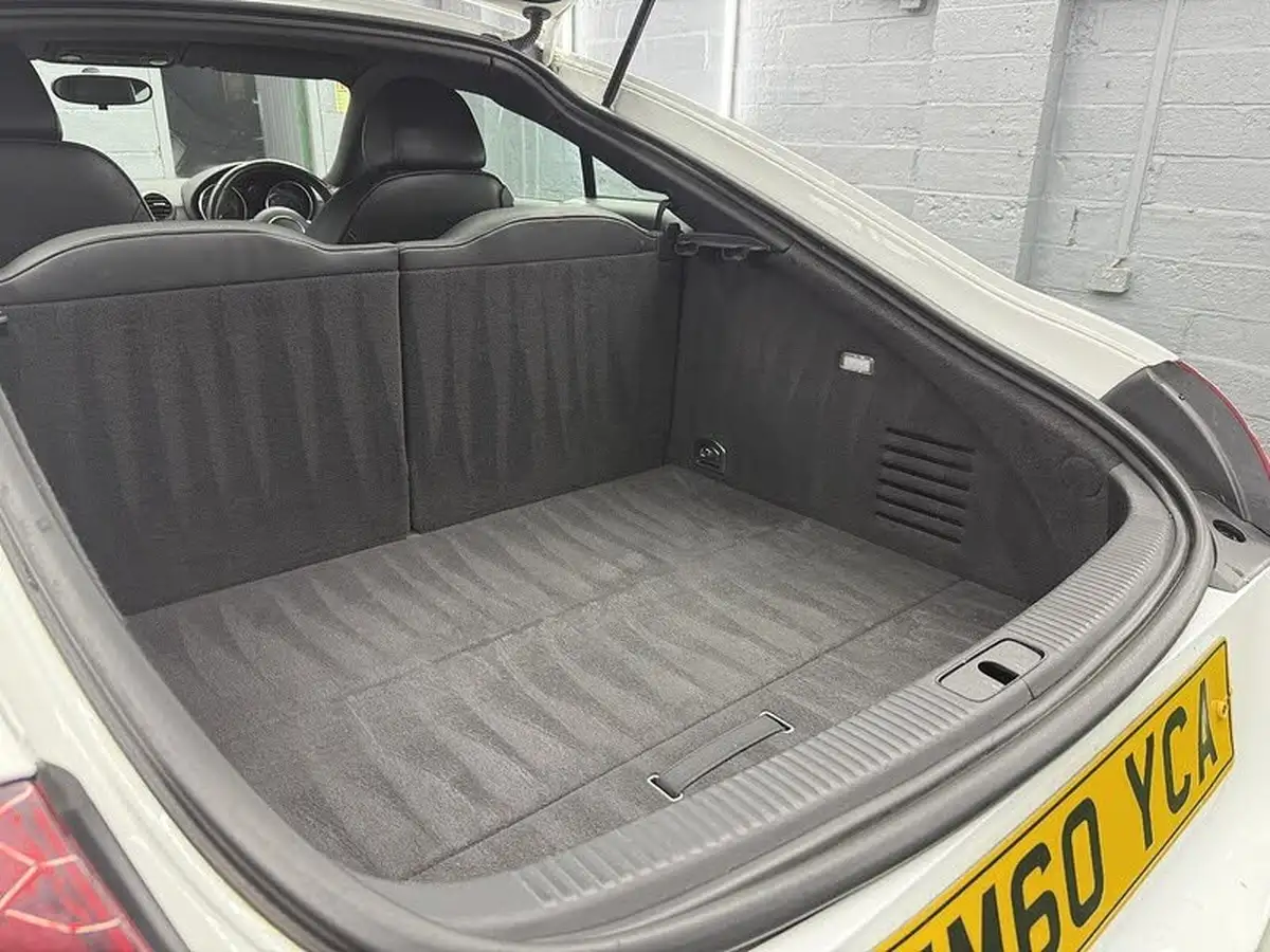 2010-audi-tt-coupe-20-tdi-s-line-big-36