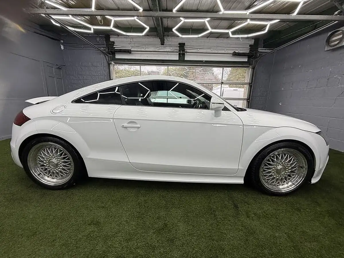 2010-audi-tt-coupe-20-tdi-s-line-big-12