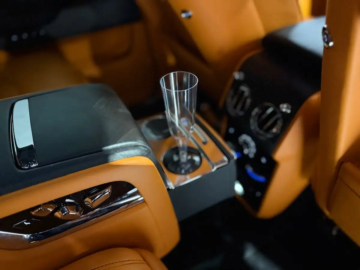 2023-rolls-royce-cullinan-675-big-52