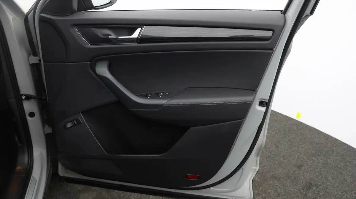 2021-skoda-kodiaq-15-tsi-se-l-dsg-big-14