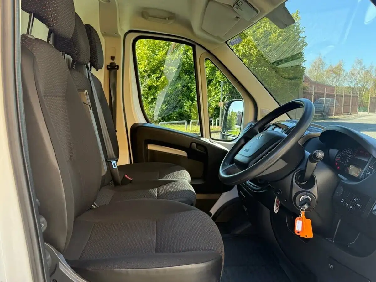 2022-peugeot-boxer-22-bluehdi-professional-335-l3-h2-panel-big-7