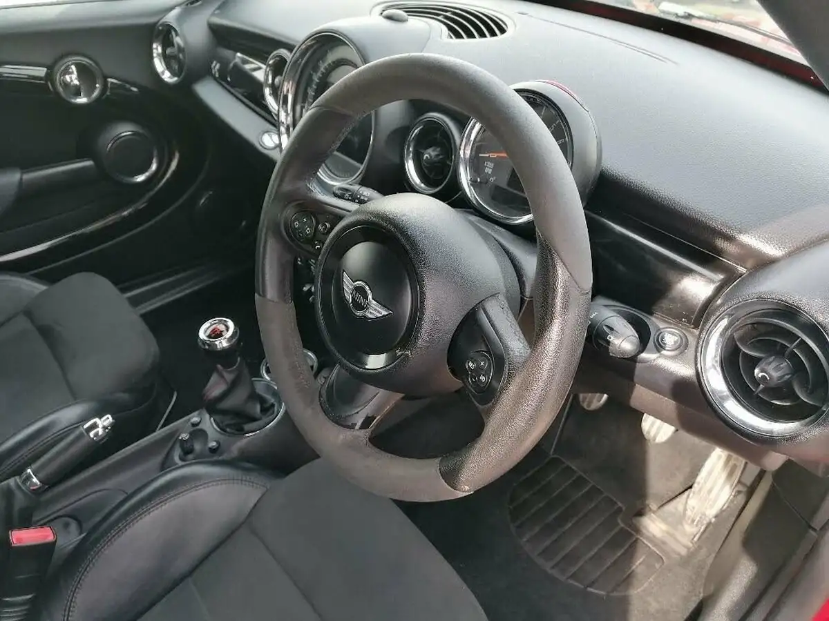 2012-mini-cooper-16-john-cooper-works-chili-coupe-3d-big-8