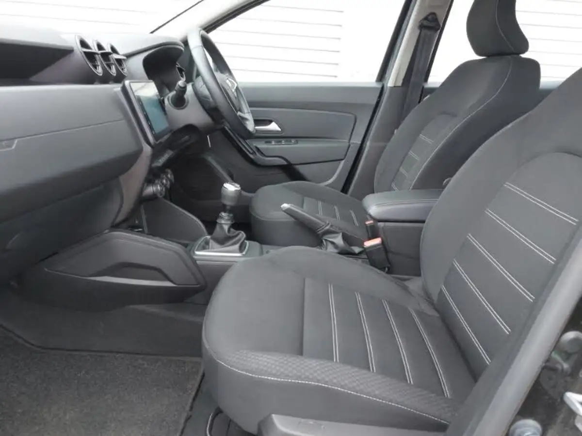 2022-dacia-duster-10-tce-comfort-90hpeu6d-4x2-window-van-big-4