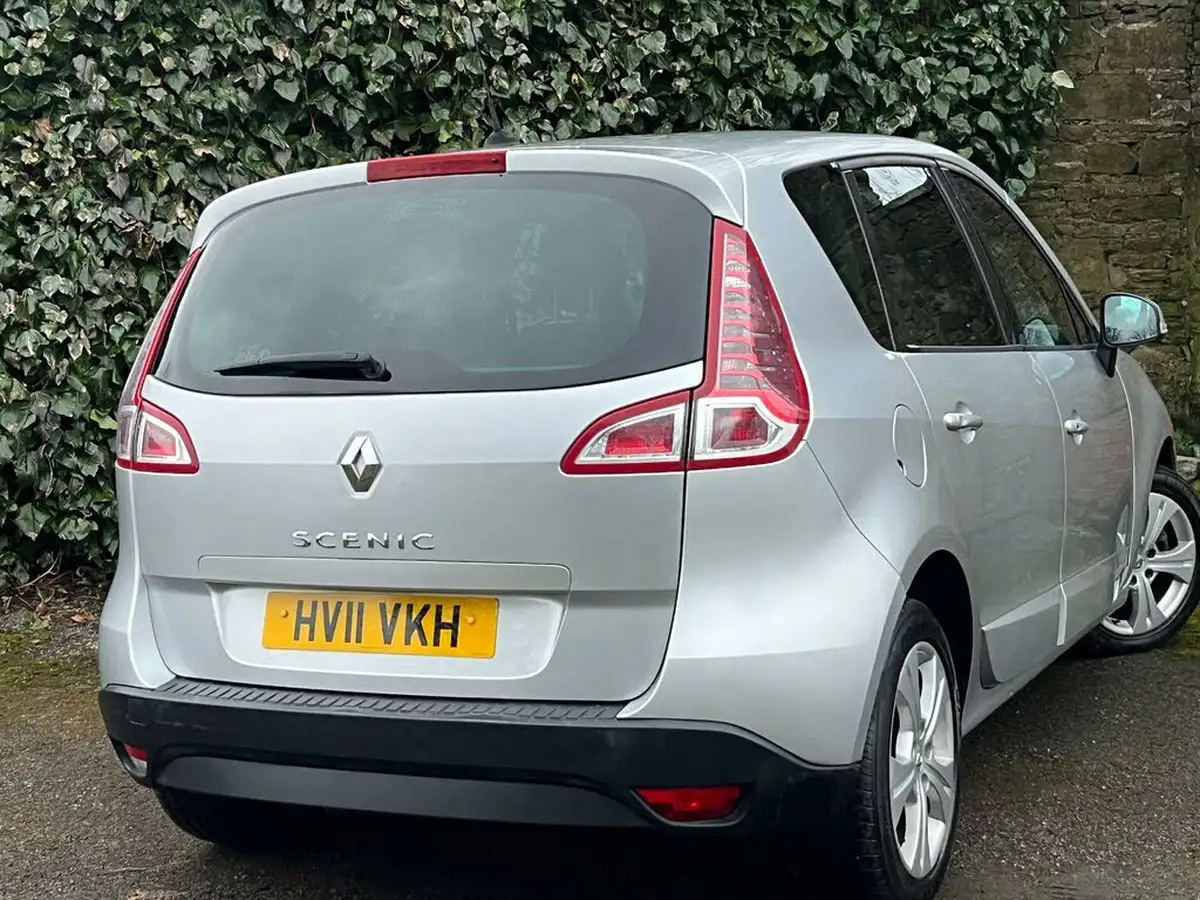 2011-renault-scenic-16-dynamique-tom-tom-big-57