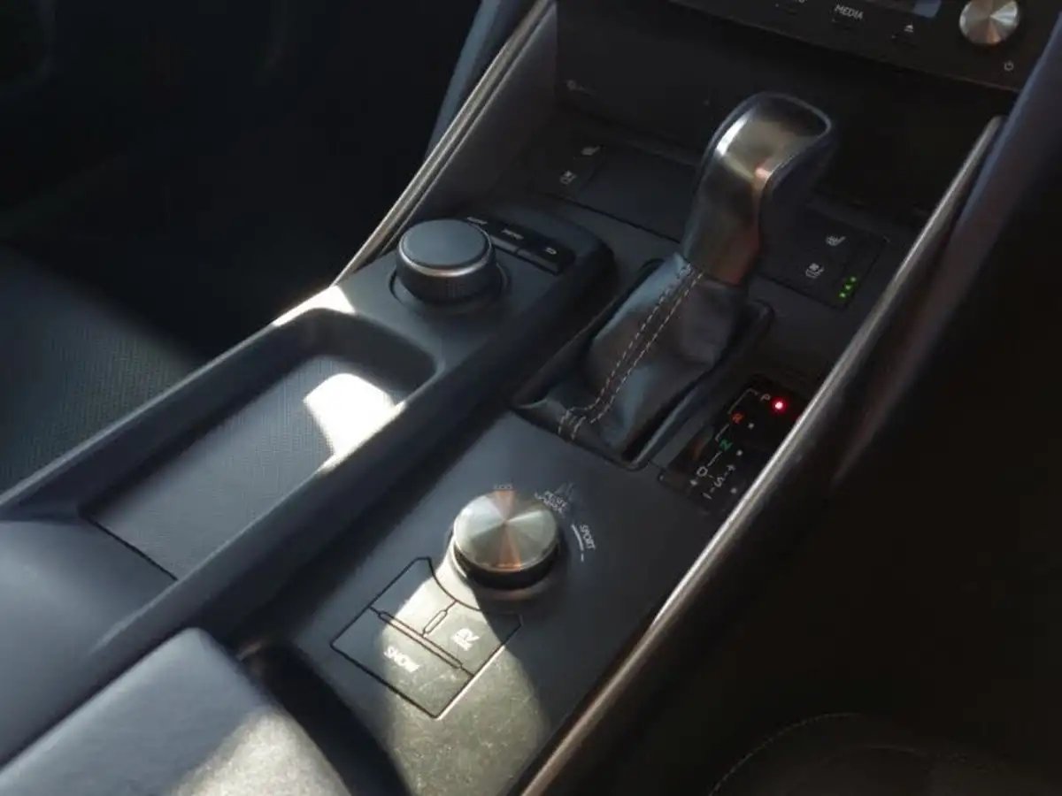 2018-lexus-is-300h-25-advance-lexus-navigation-big-16