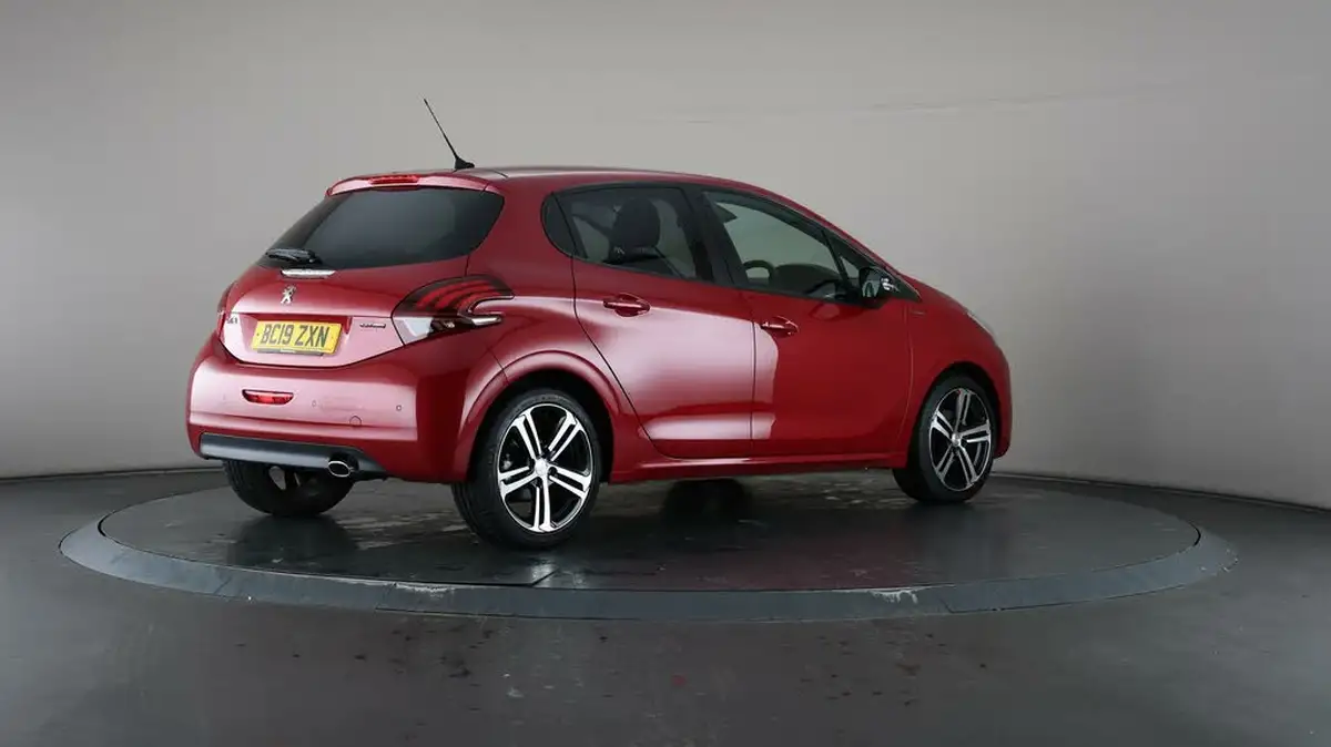 2019-peugeot-208-12-puretech-gt-line-110bhp-big-7