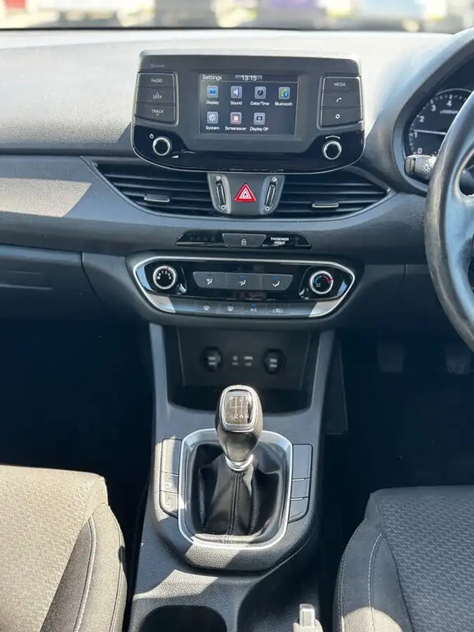 2018-hyundai-i30-10-t-gdi-se-blue-drive-isg-hatchback-big-7