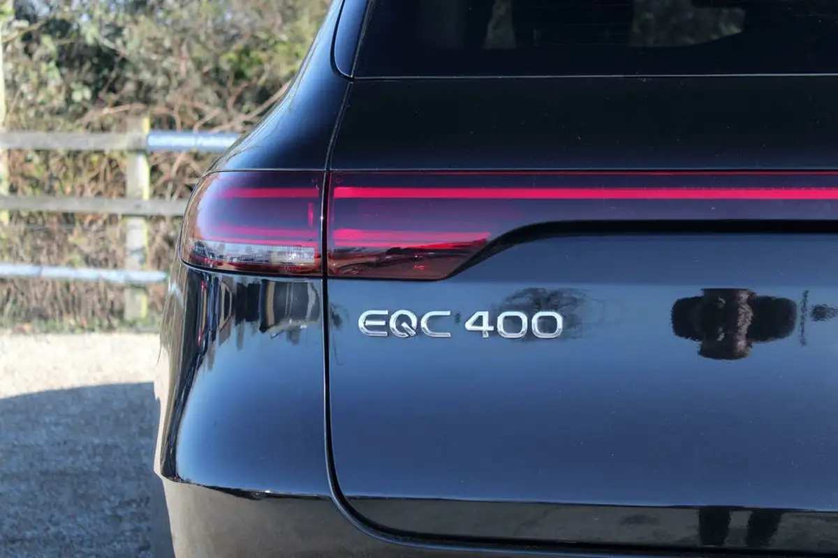 2022-mercedes-benz-eqc-e-eqc-400-amg-line-premium-plus-big-35