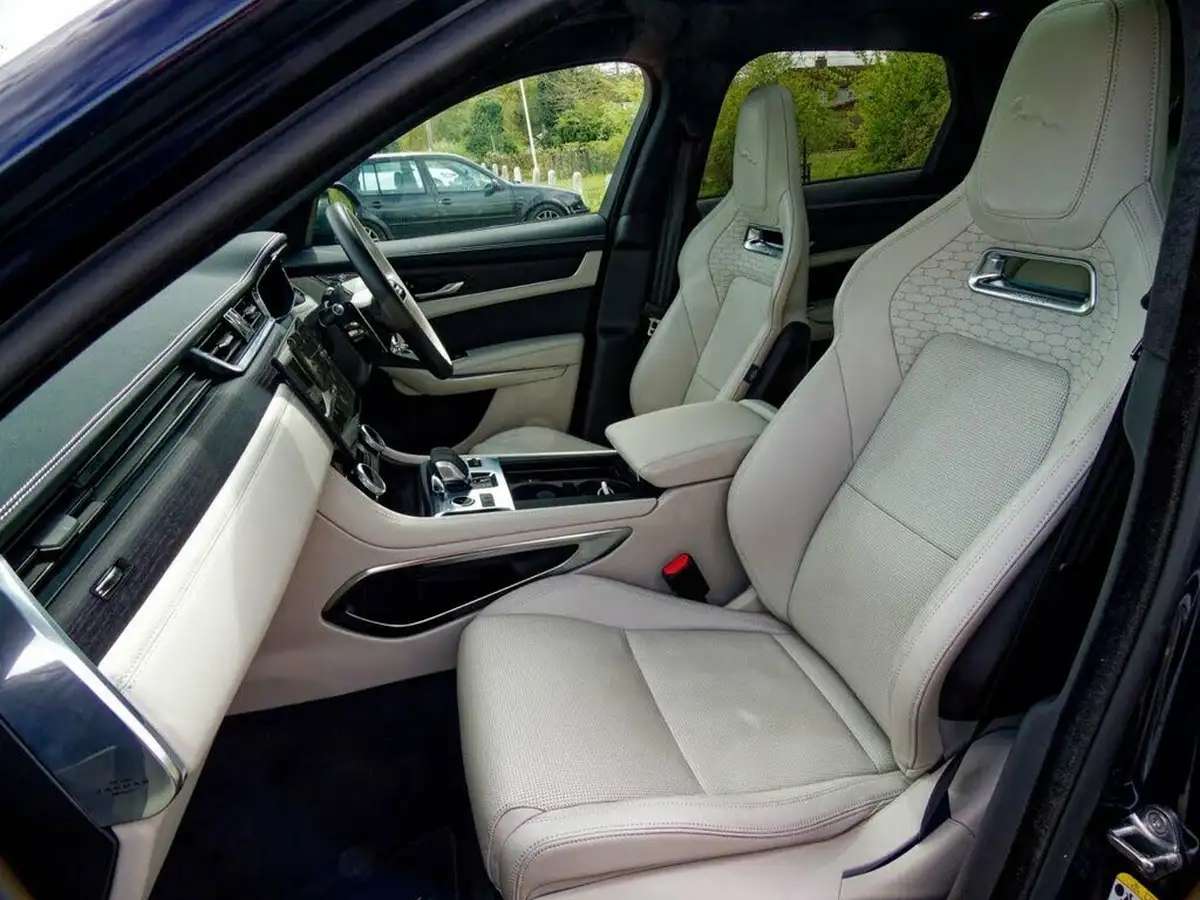 2024-jaguar-f-pace-20-d200-r-dynamic-hse-black-big-27