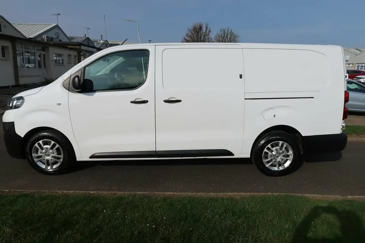 2020-vauxhall-vivaro-20td-3100-l2h1-dynamic-big-8