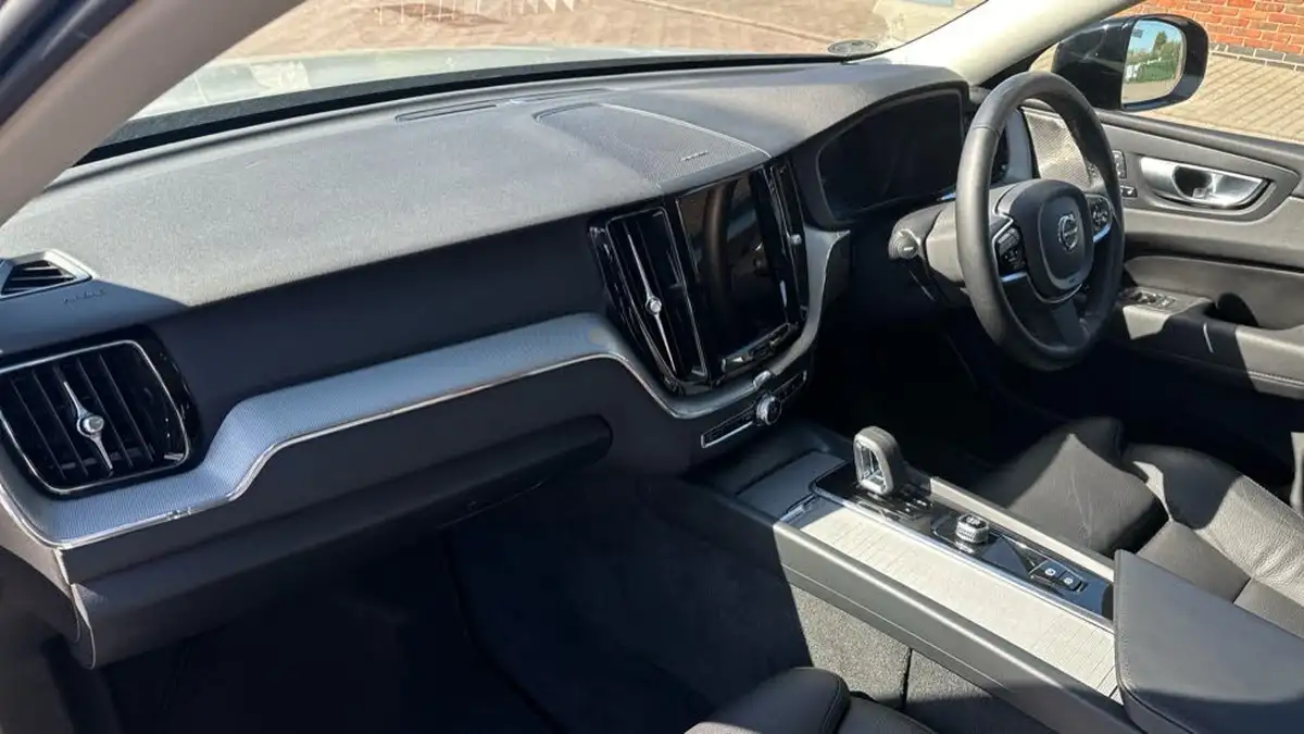 2023-volvo-xc60-20td-b4-plus-big-3