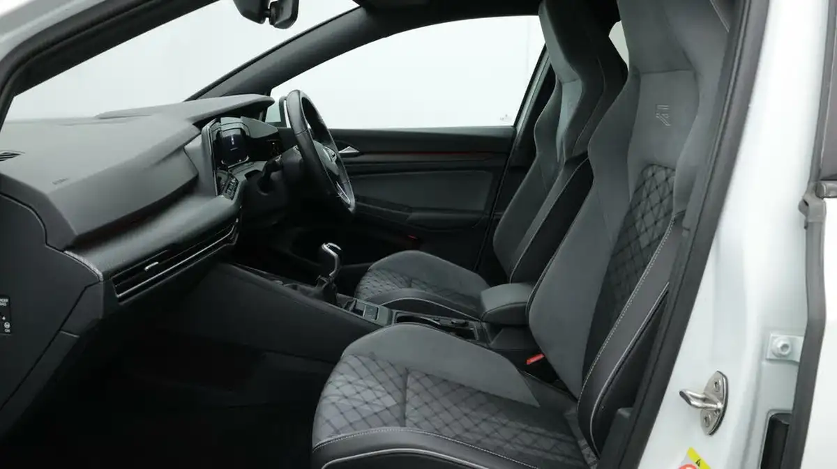 2022-volkswagen-golf-15-tsi-r-line-150ps-hatchback-big-14