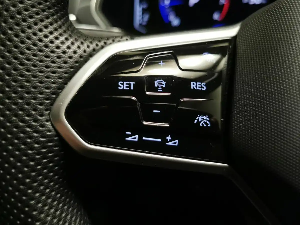 2023-volkswagen-tiguan-15-tsi-r-line-edition-big-21