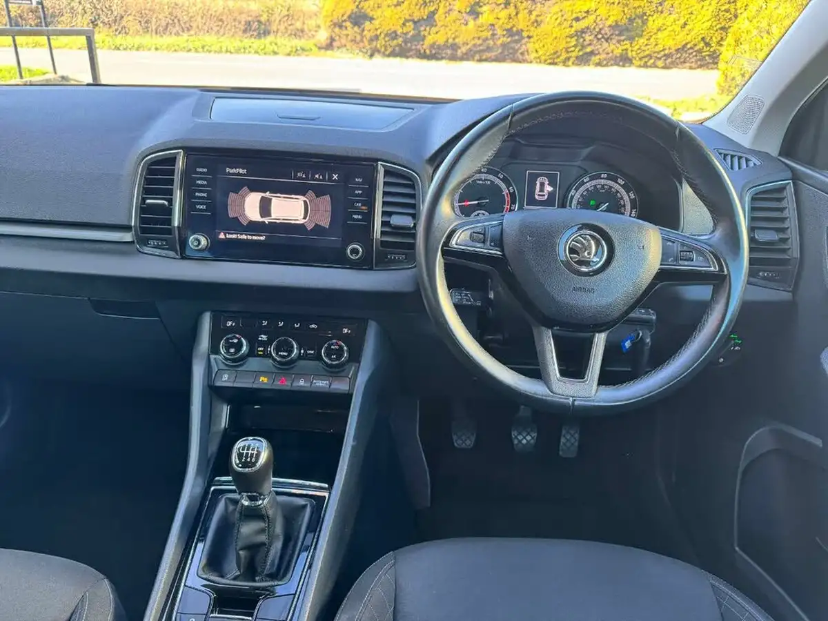 2018-skoda-karoq-10-tsi-se-technology-ss-big-12