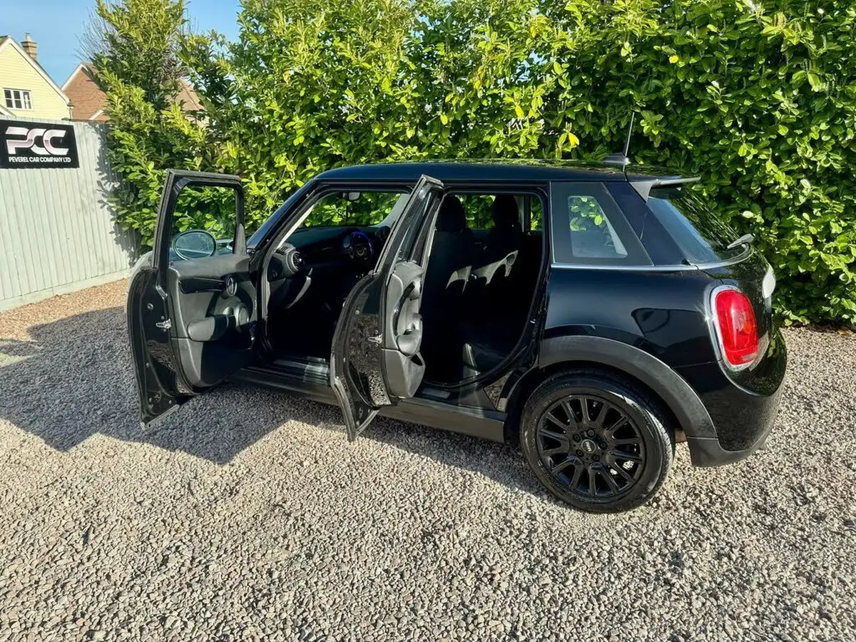 2015-mini-cooper-15-cooper-5d-big-30