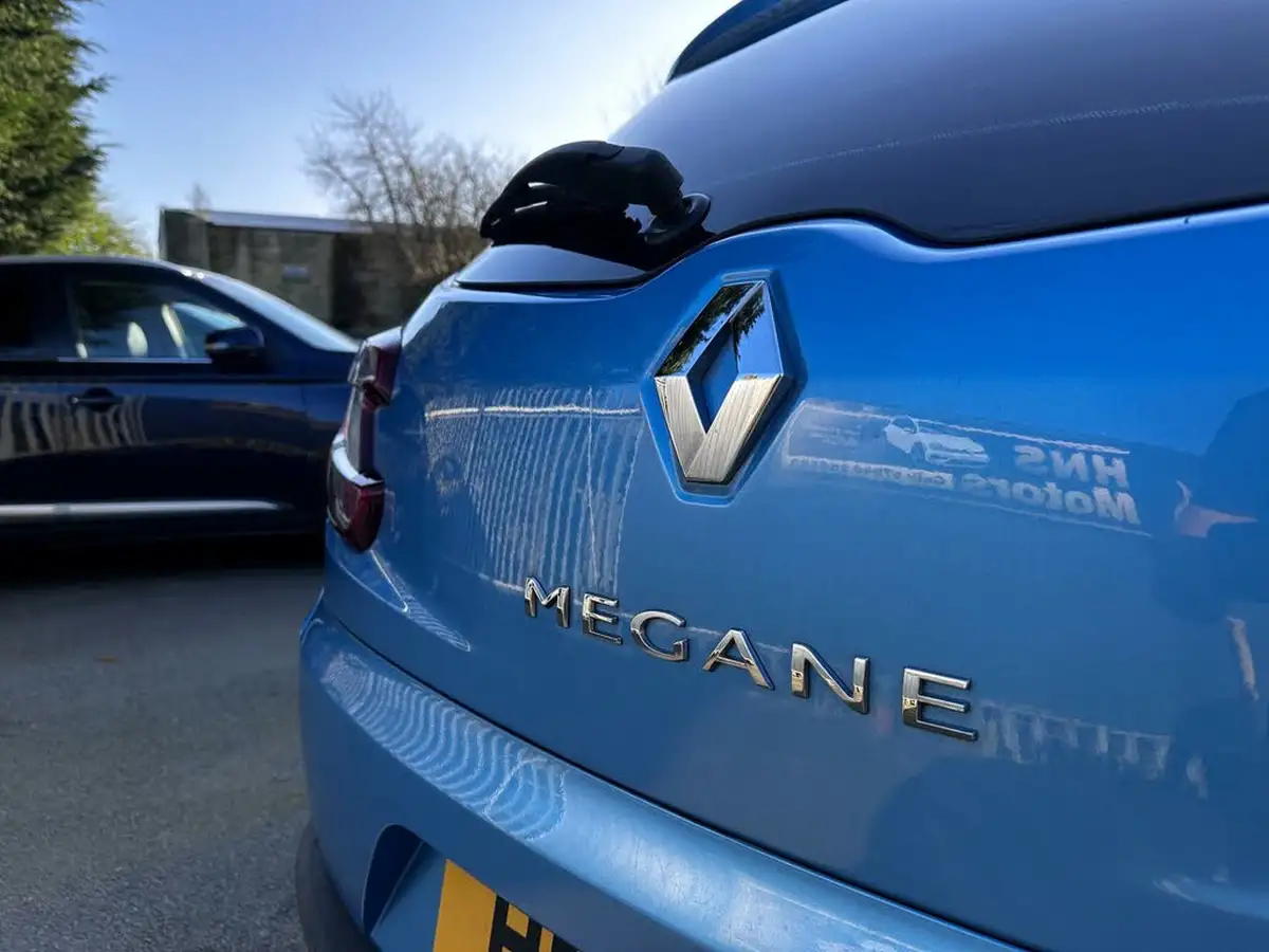 2014-renault-megane-15dci-dynamique-tom-tom-energy-ss-sport-tourer-5d-big-7