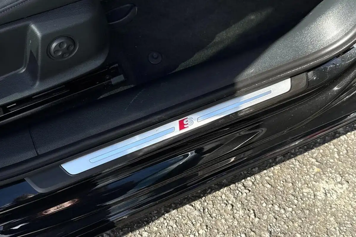 2024-audi-a4-avant-20-35-tdi-black-edition-big-39