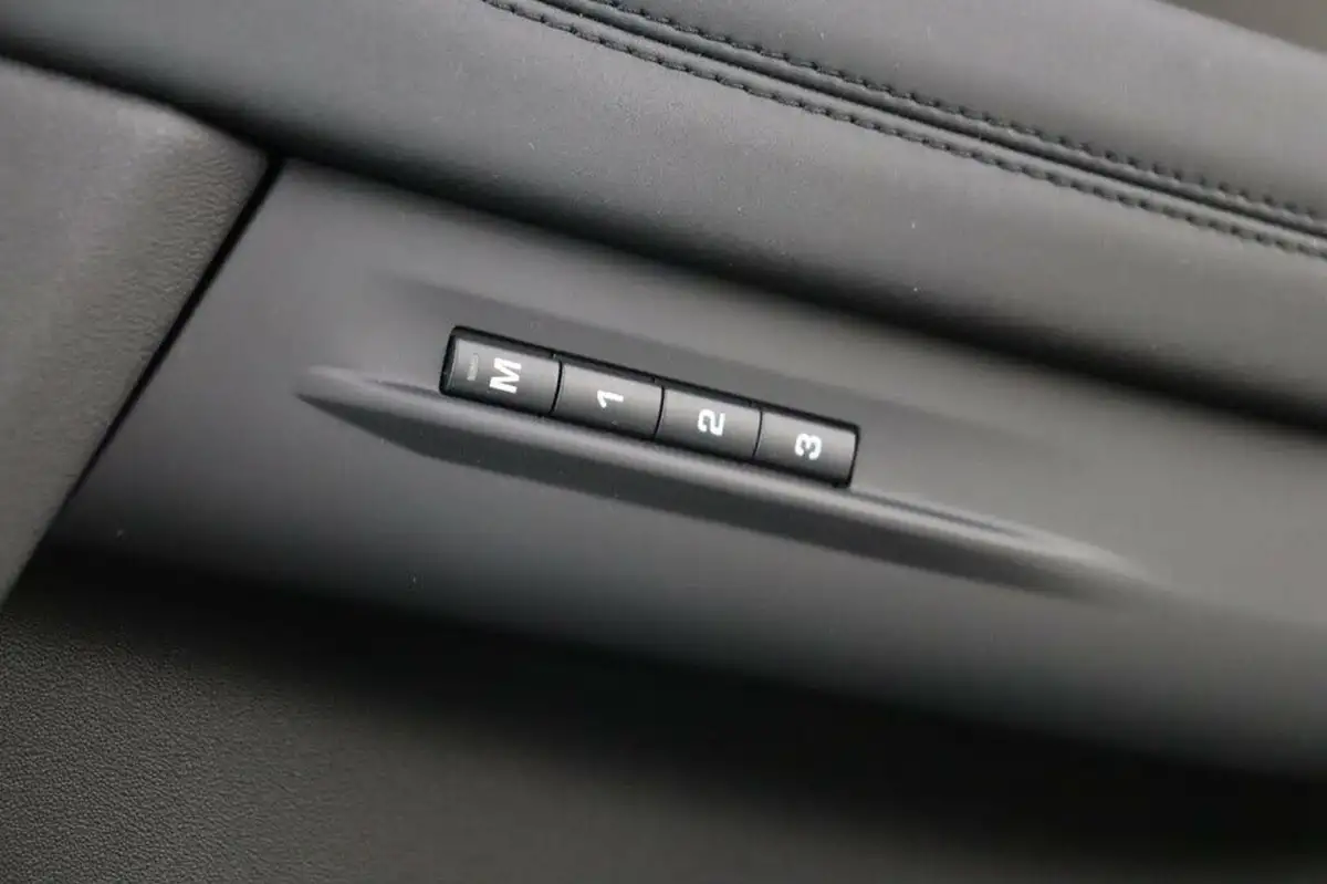 2019-land-rover-range-rover-evoque-20-d150-r-dynamic-se-big-39