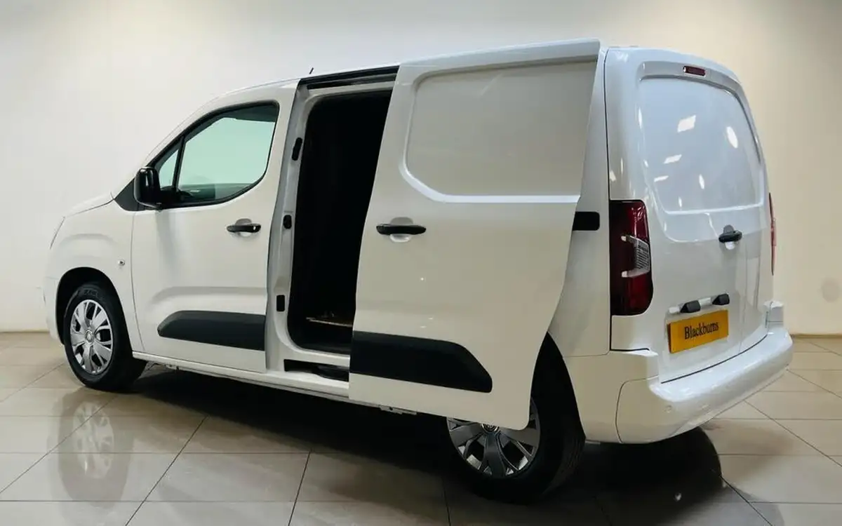 2020-vauxhall-combo-15cdti-sportive-2300-100pseu6dt-l1h1-panel-big-18