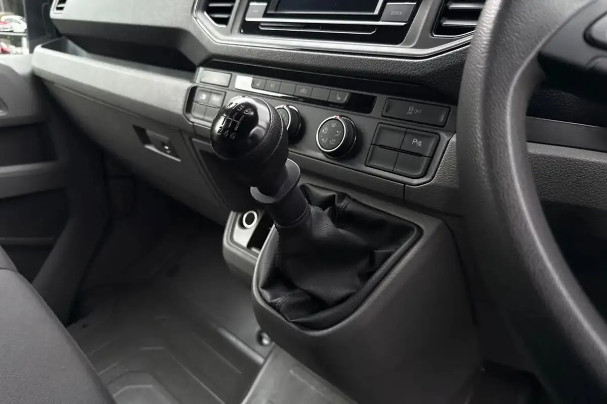 2024-volkswagen-crafter-big-18