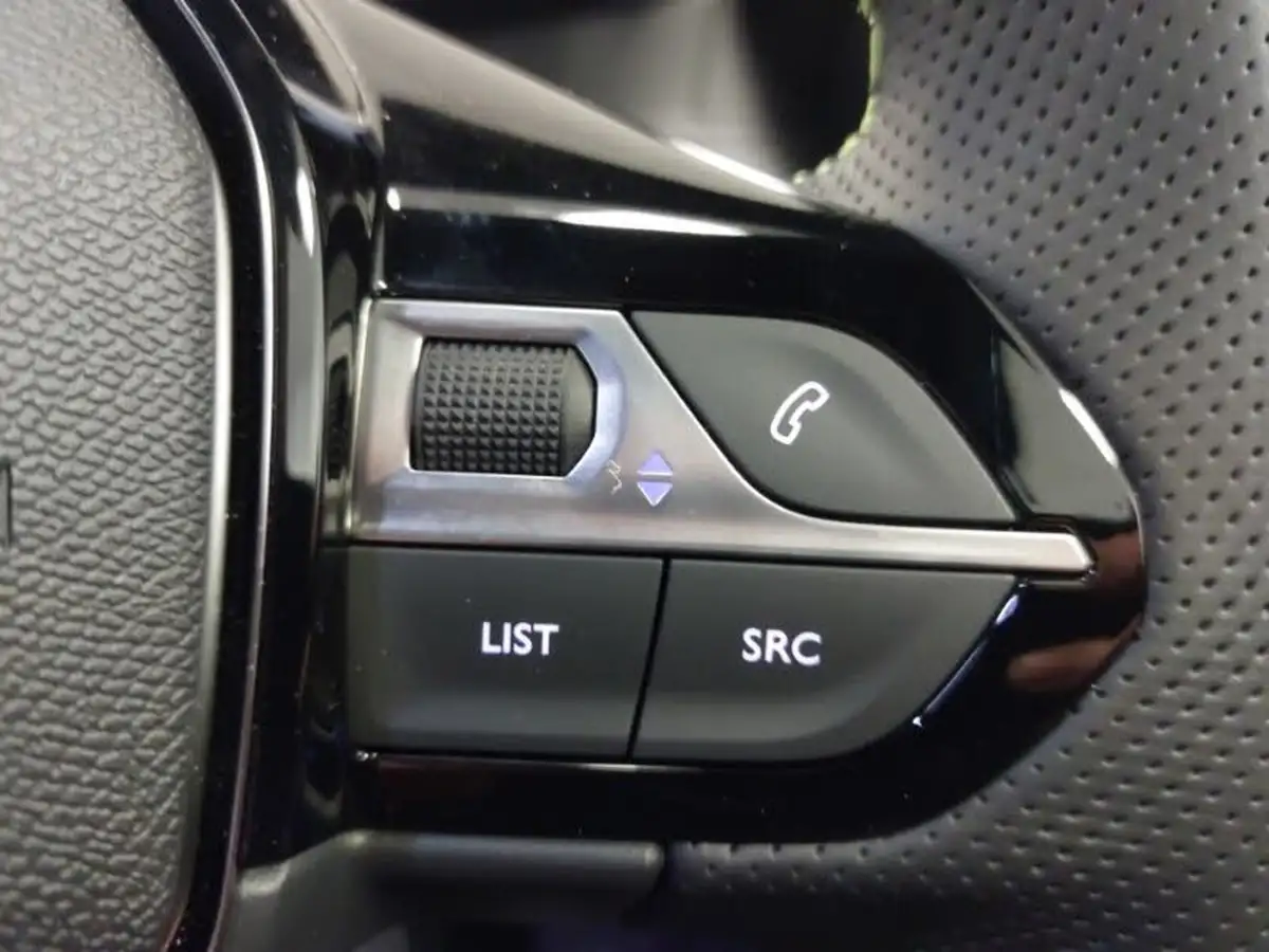 2025-peugeot-2008-suv-e-gt-156ps-54kwh-big-12