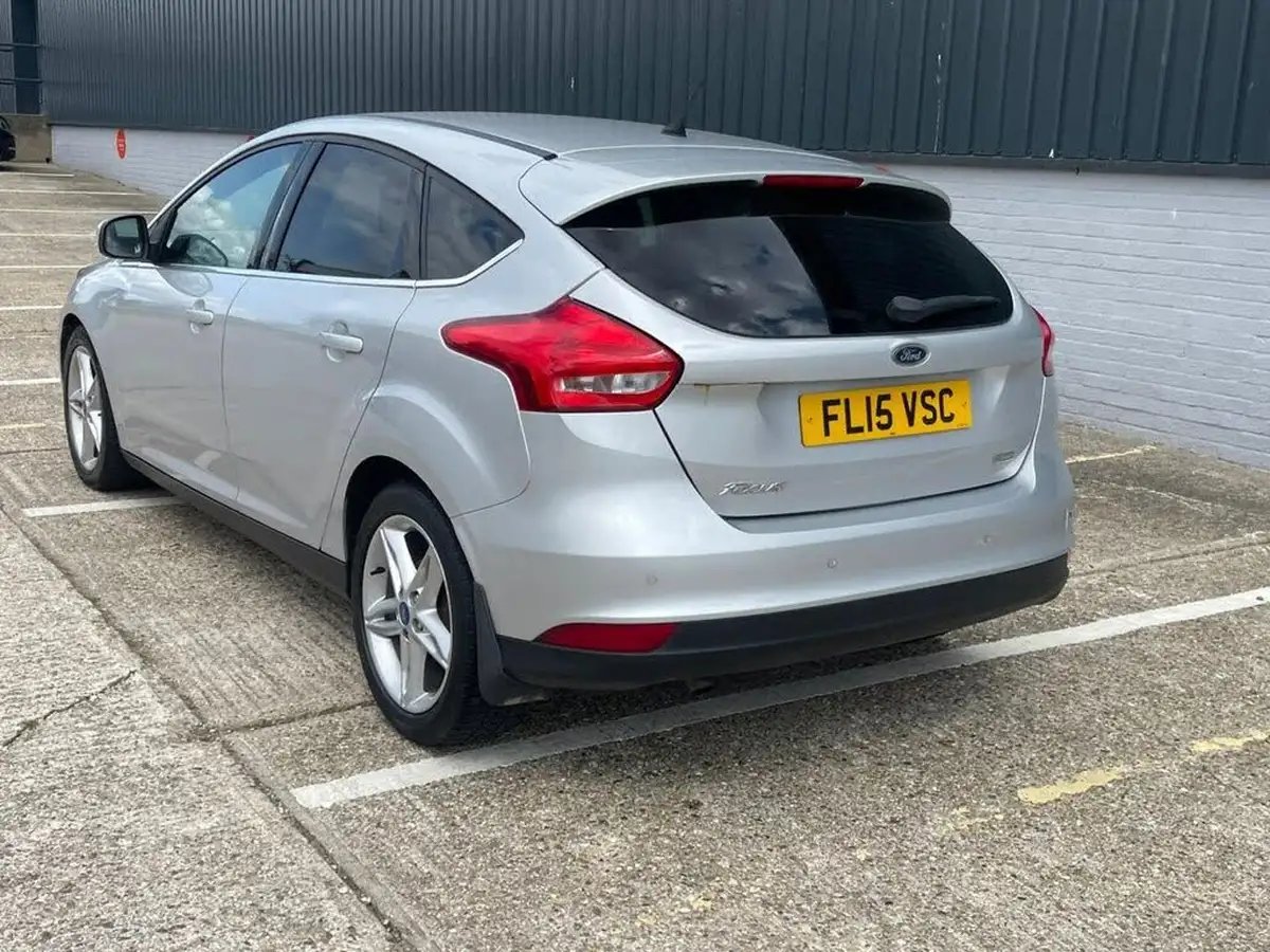 2015-ford-focus-10-zetec-t-125ps-hatchback-big-66