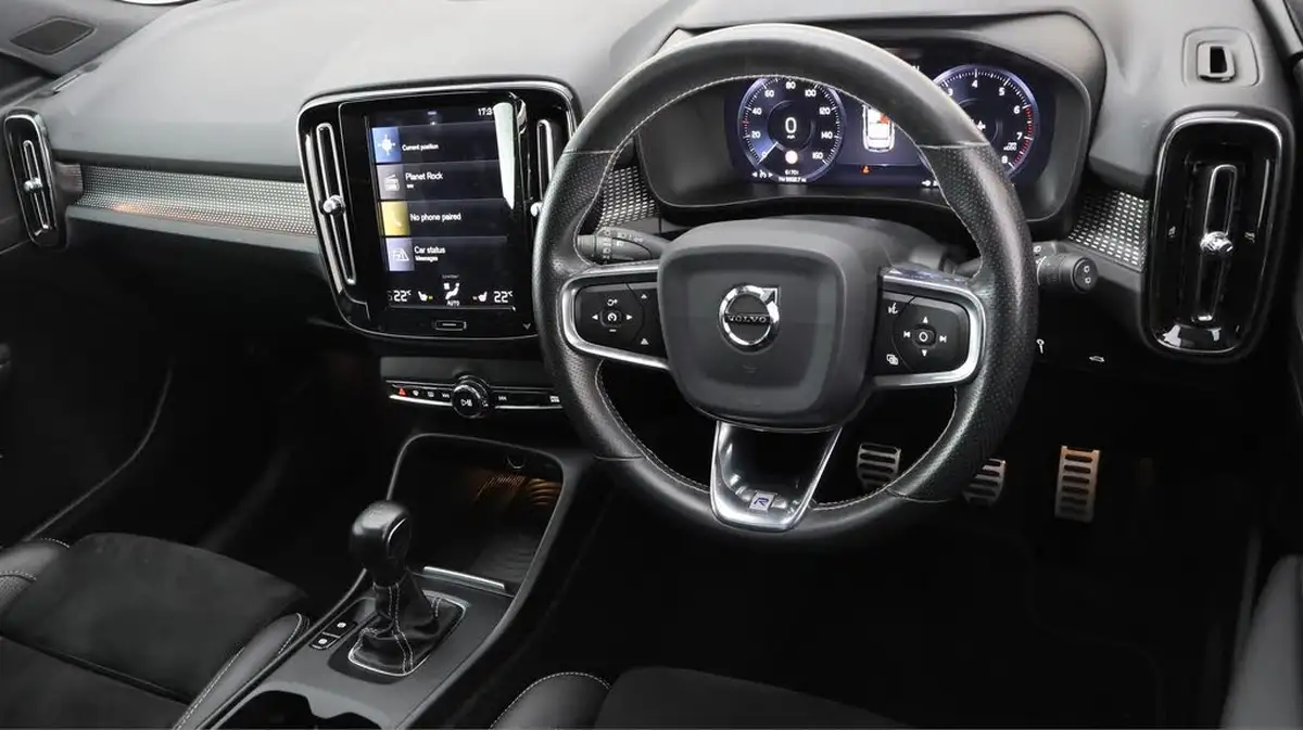 2018-volvo-xc40-15-t3-r-design-pro-big-8