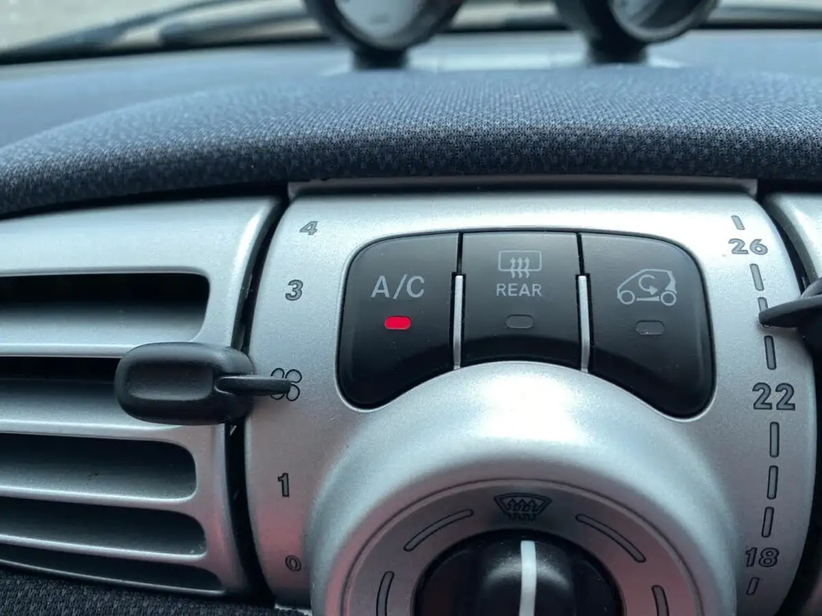 2014-smart-fortwo-10-grandstyle-83bhp-cabriolet-big-11
