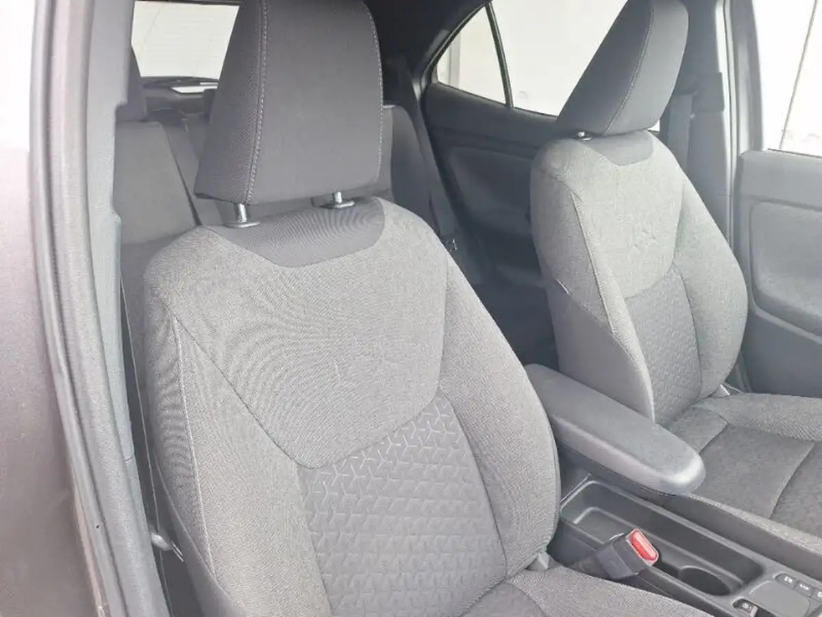 2022-toyota-yaris-15-vvt-i-design-panoramic-roof-big-18