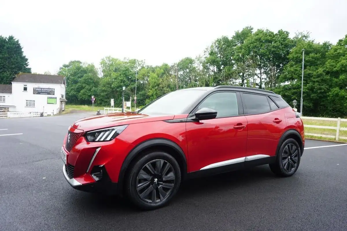 2021-peugeot-2008-suv-e-gt-premium-big-9