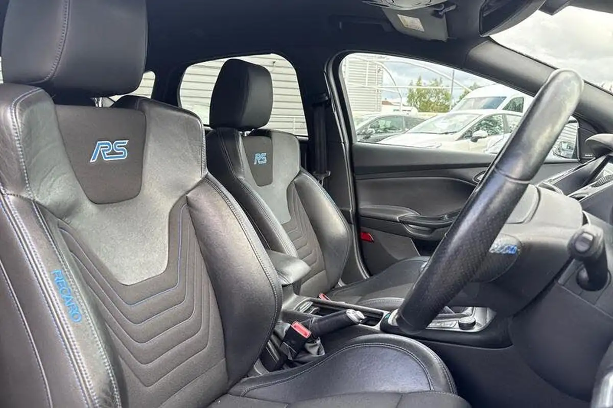2018-ford-focus-23-rs-big-16