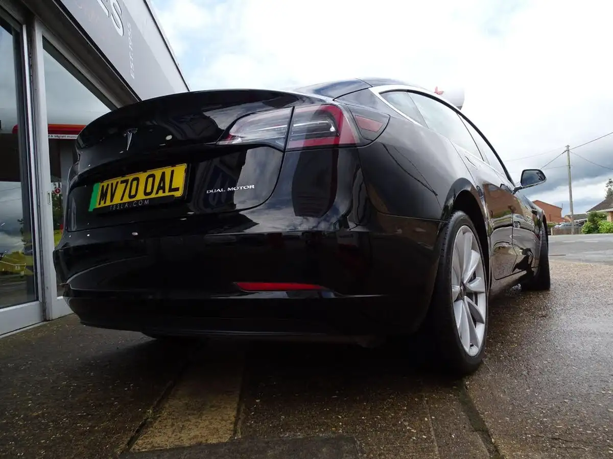 2020-tesla-model-3-e-long-range-big-10