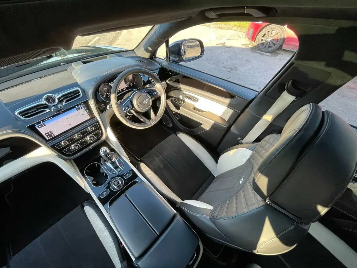 2021-bentley-bentayga-40-v8-big-33