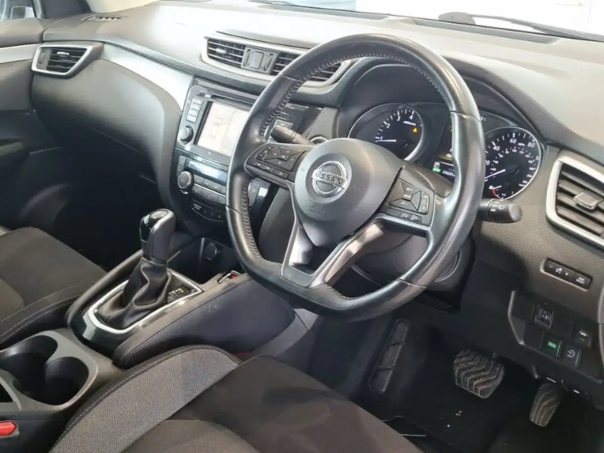 2017-nissan-qashqai-12-dig-t-n-connecta-glass-roof-pack-xtronic-cvt-big-9