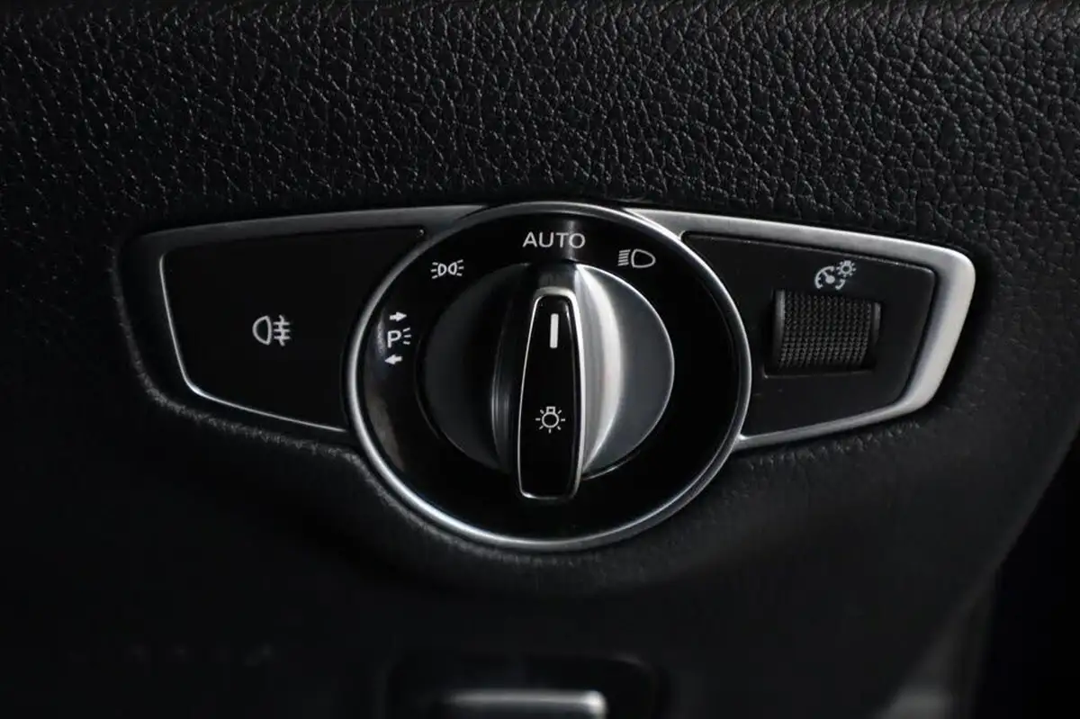 2016-mercedes-benz-e-class-20d-e220d-amg-line-premiumss-saloon-4d-big-32
