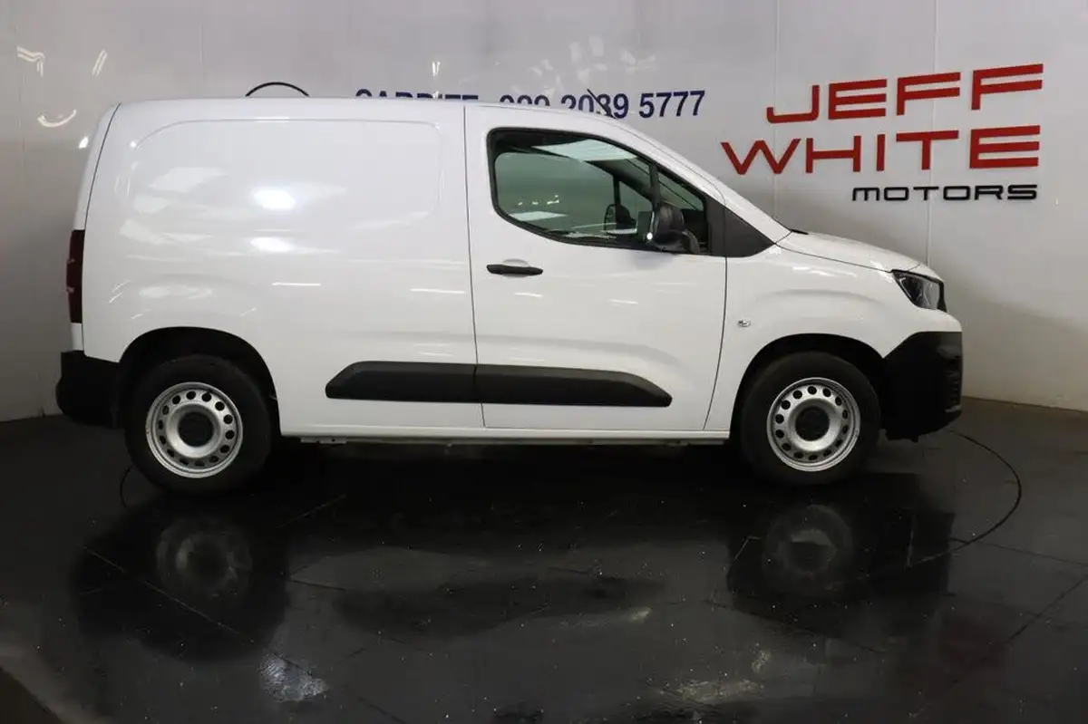 2023-peugeot-partner-15-bluehdi-1000-professional-premium-100pseu6d-big-5