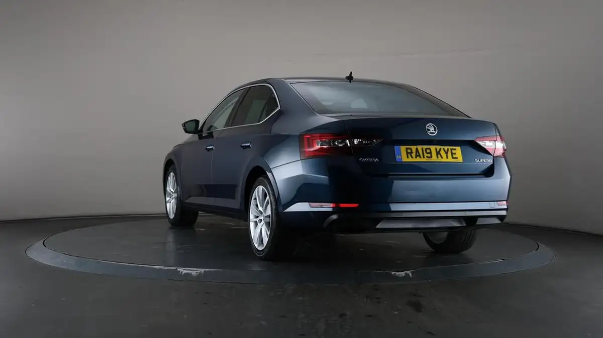 2019-skoda-superb-20tdi-se-l-executive-150ps-hatchback-big-57