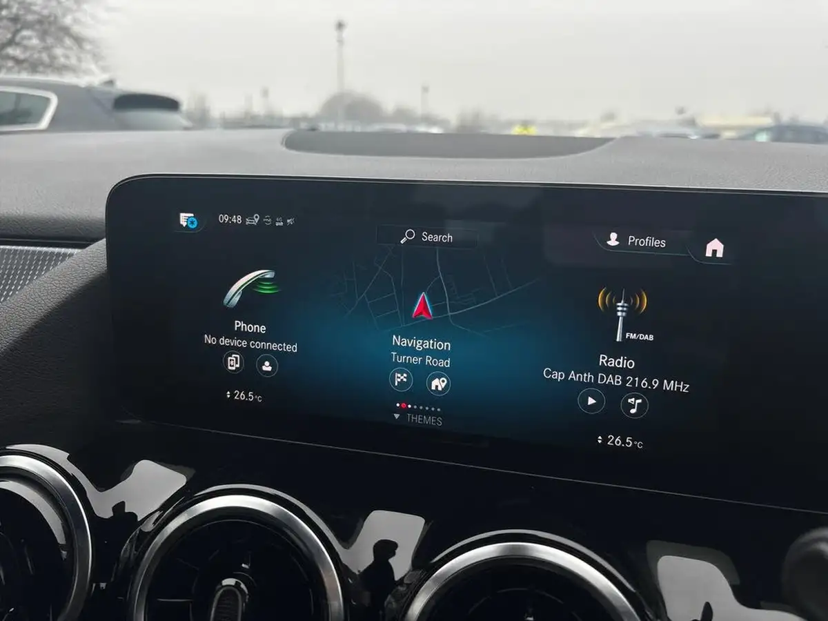 2022-mercedes-benz-gla-class-13-gla-180-sport-executive-big-10