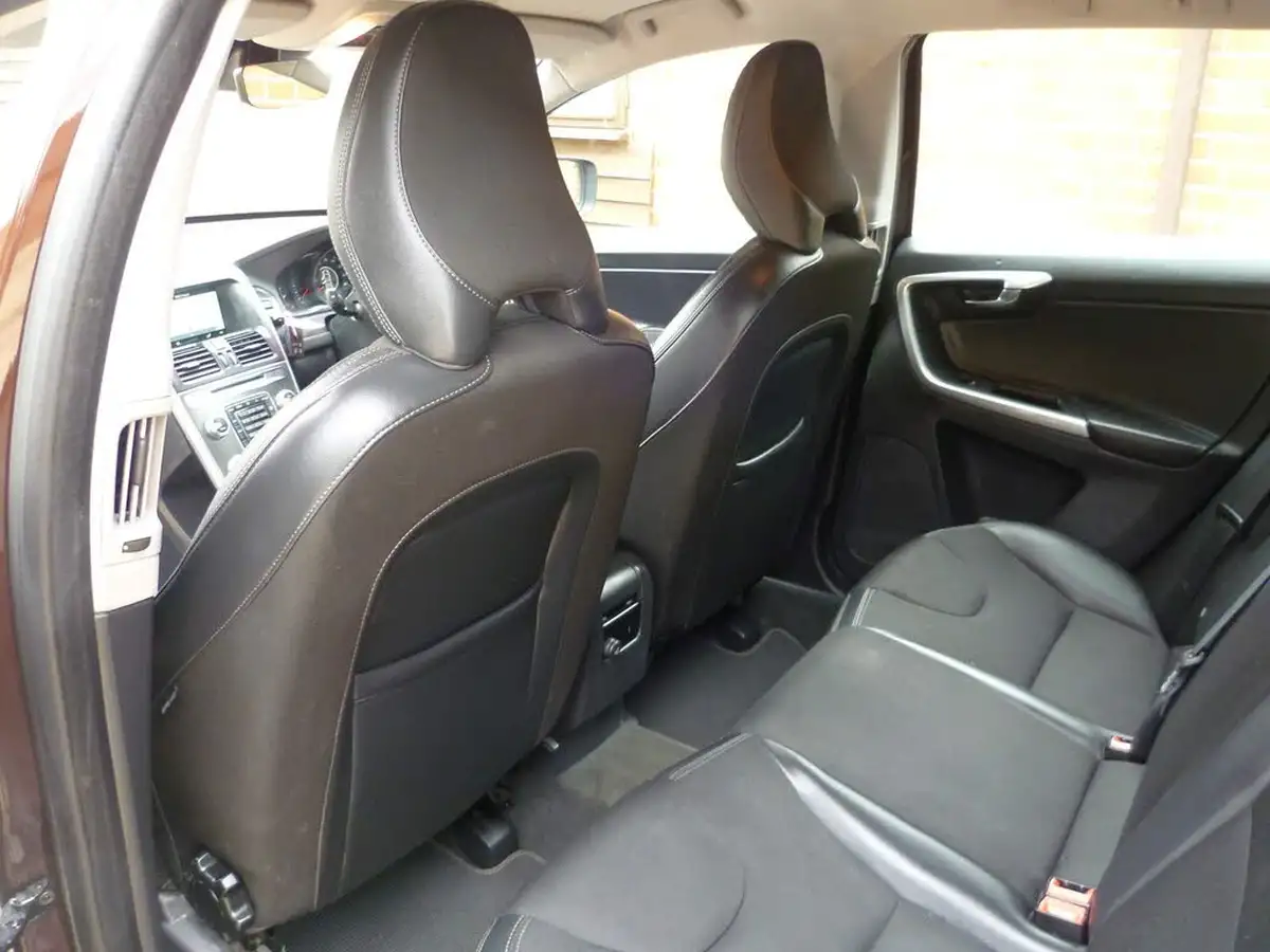 2016-volvo-xc60-20td-d4-se-nav-geartronic-big-35