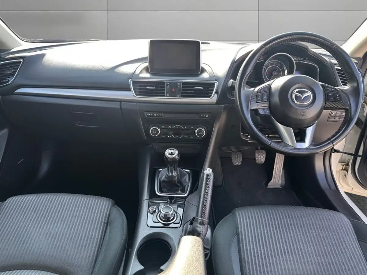 2016-mazda-mazda3-20-sport-nav-120ps-skyactiv-g-hatchback-5d-big-9